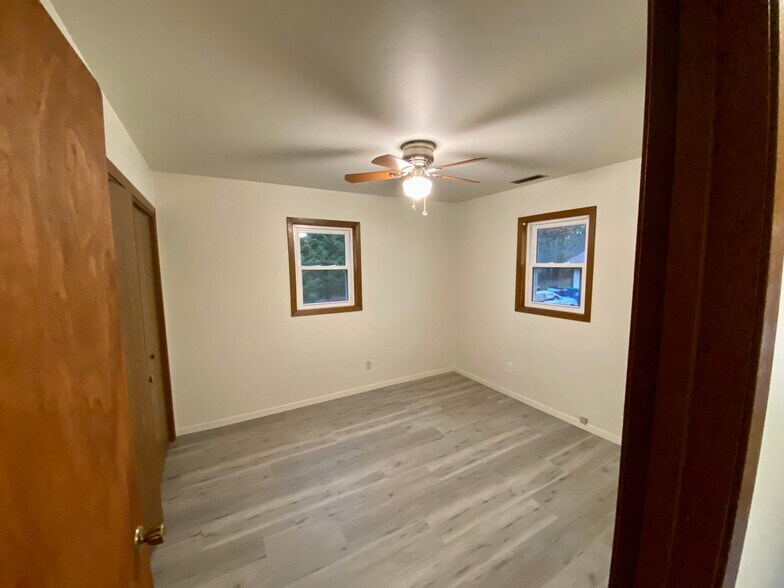 Building Photo - 425 King Olav Ln