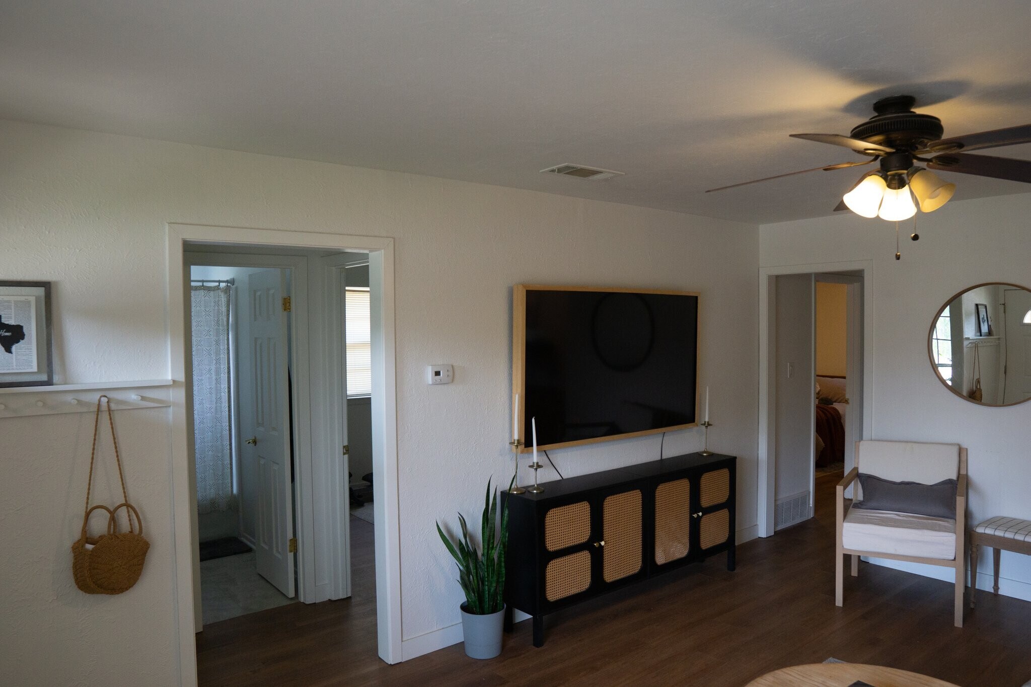 Building Photo - 737 Hallvale Dr