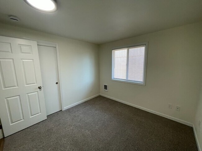Building Photo - Newly Remodeled 3 Bedroom 1 Bathroom Ranch...