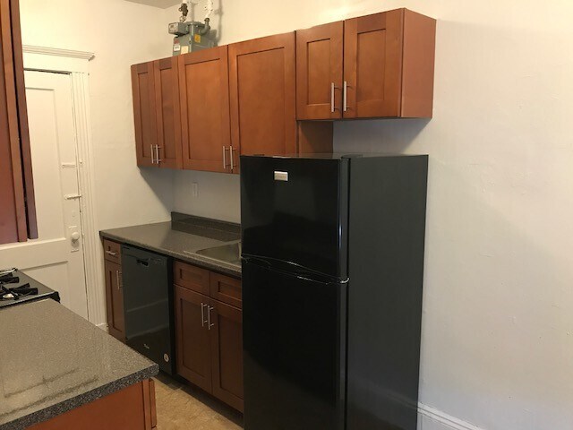 Building Photo - 231-235 Park Dr