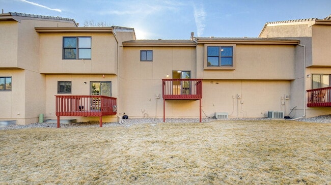 Building Photo - Updated 2-Bed Townhome in Ptarmigan Valley...