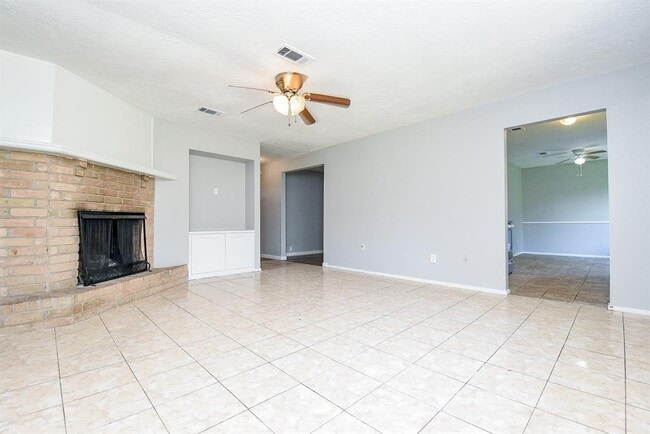 Building Photo - 23114 Newgate Dr