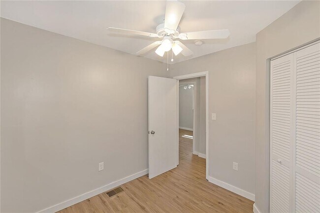 Building Photo - 455 Westside School Rd