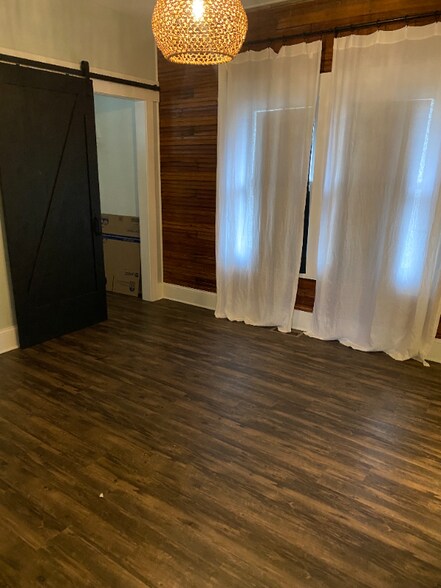 Building Photo - 931 Lasalle St