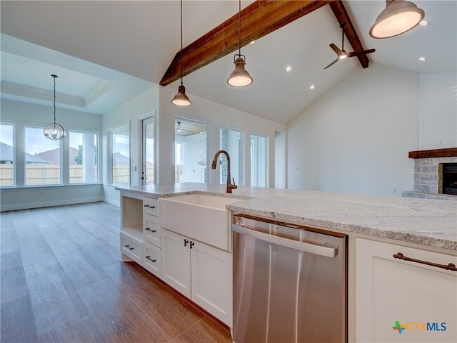 Building Photo - 505 Magan Ln