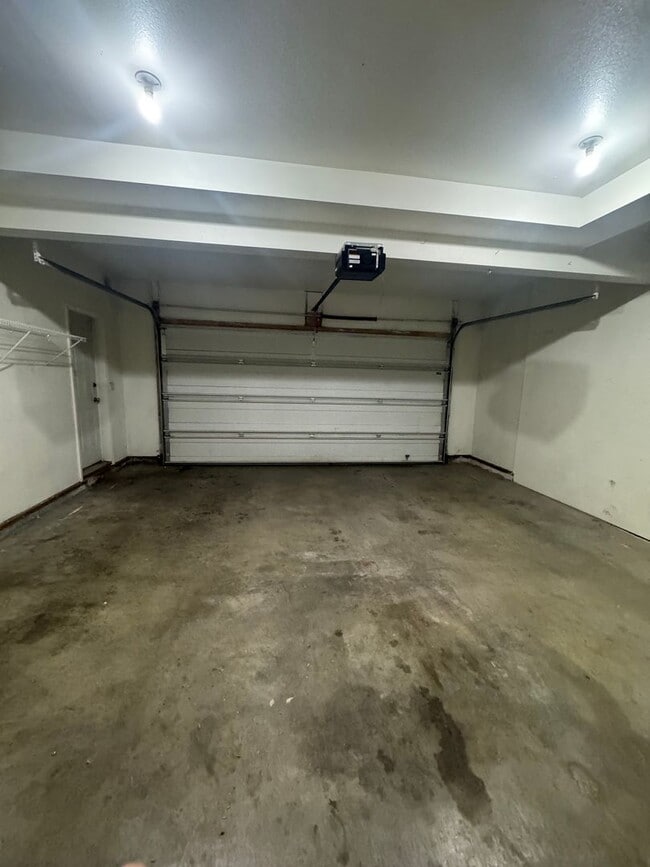 Building Photo - 3 bedroom in downtown Eagle River