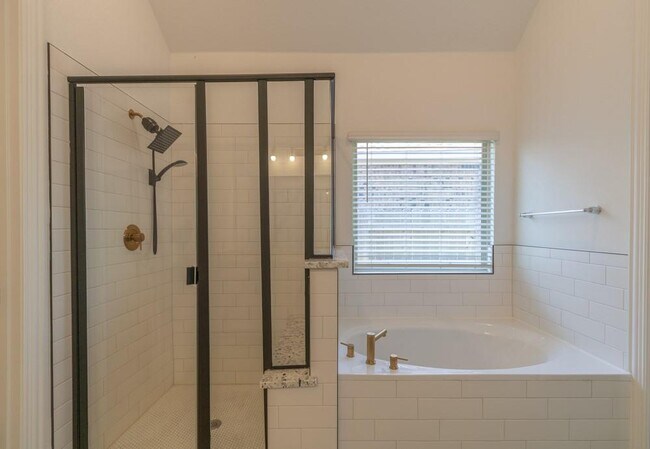 Building Photo - 124 Shagbark Trl