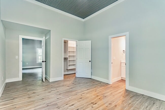 Building Photo - 1218 1st Ave