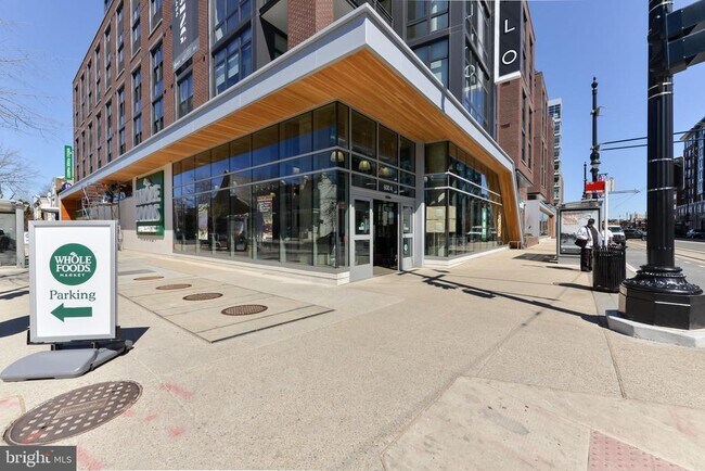 Building Photo - 919 12th St NE