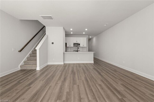 Building Photo - 1729 University Dr