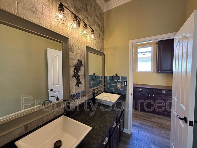 Building Photo - 523 Ruess Rd