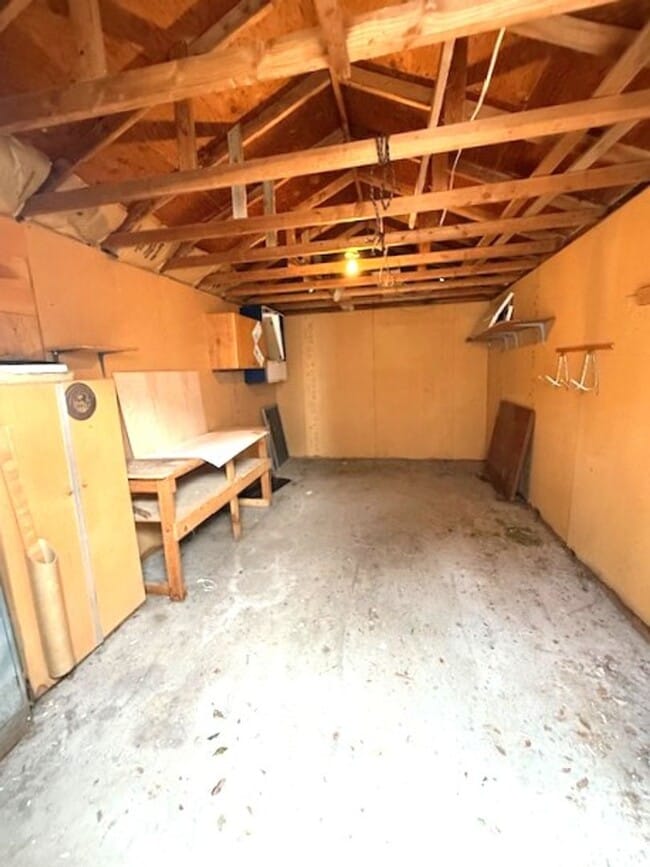 Building Photo - 2 bedroom manufactured home in Elko with a...