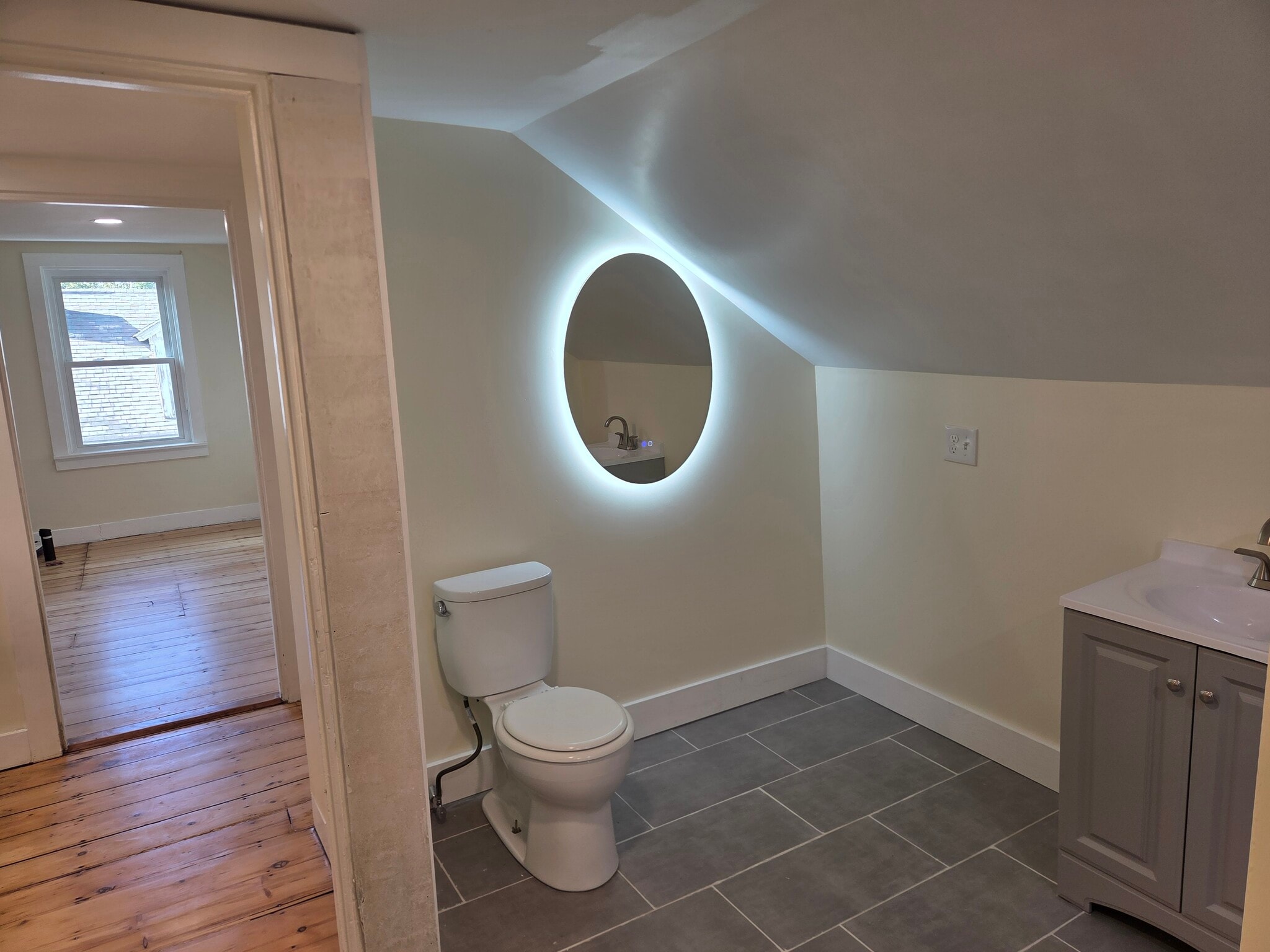 3rd floor bathroom - 20 Chilcott Pl