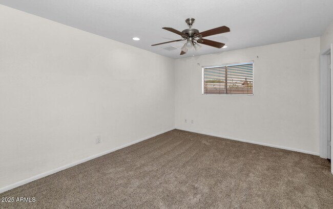 Building Photo - 439 E Malibu Dr