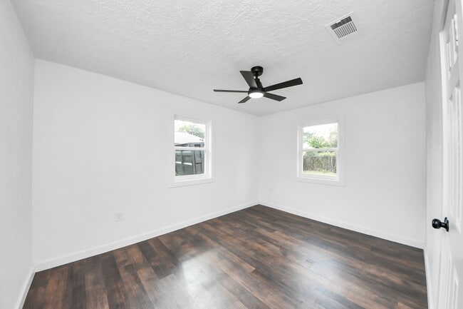 Building Photo - 5911 Easter St