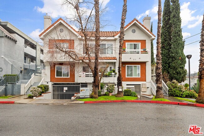 Building Photo - 252 W Spazier Ave