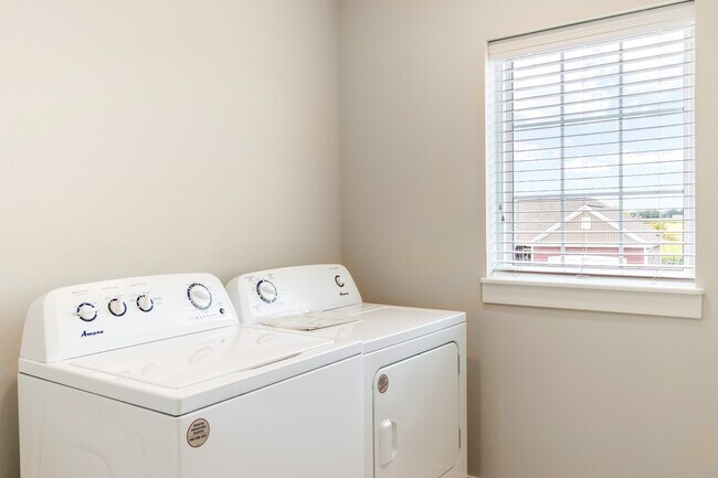 Building Photo - W218N16066 Tiger Lily Dr