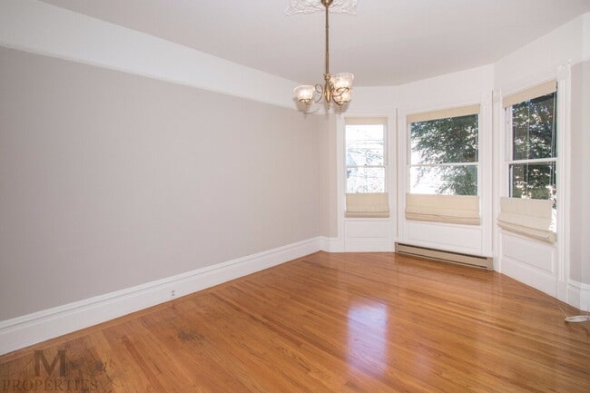 Building Photo - Eureka Valley Victorian Flat - Spacious and Pristine 1 Bed, 1 Bath