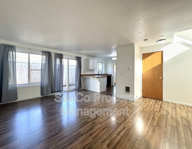 Building Photo - 992 S Palmetto St