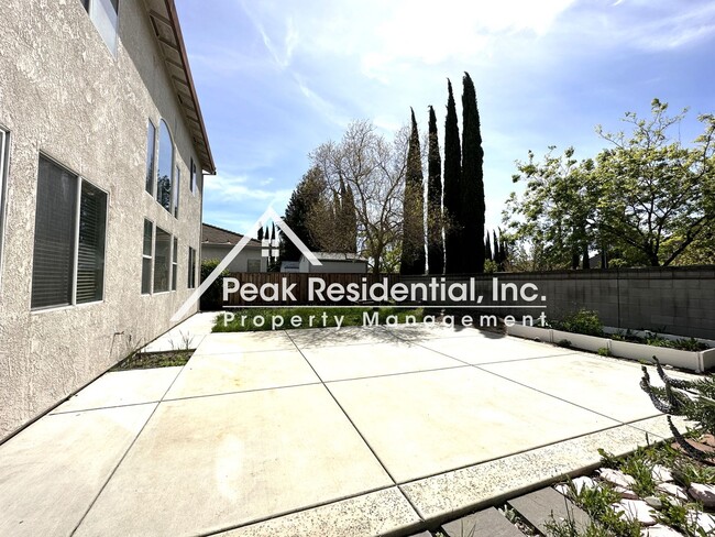 Building Photo - Spacious 4bd/3.5ba West Sacramento Home wi...