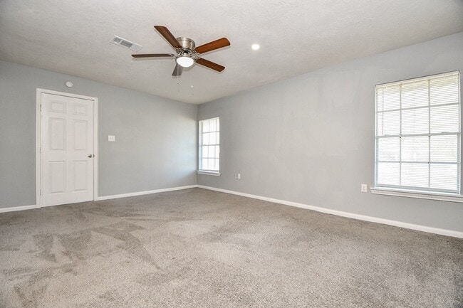 Building Photo - 8308 John St