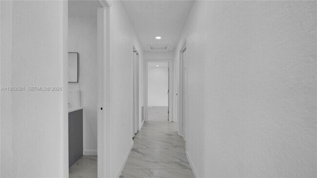 Building Photo - 4285 SW 48th Ct