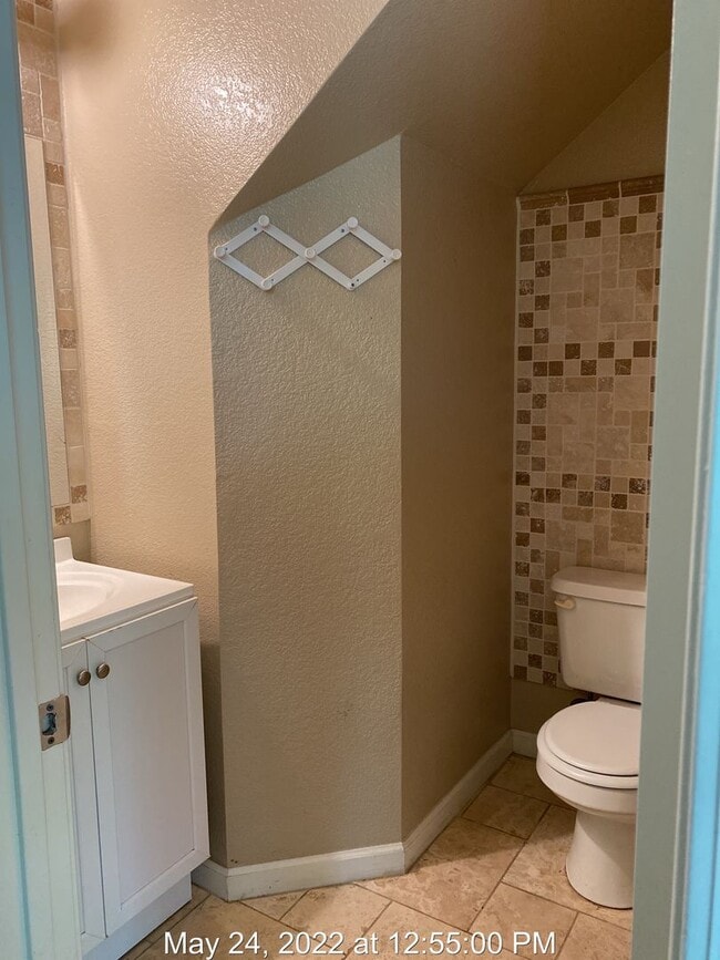 Building Photo - Large Corner Lot