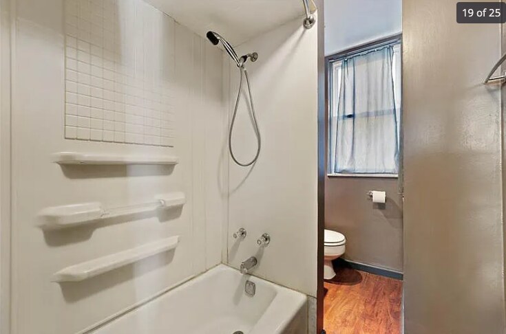bathroom - 937 Jackman Ave