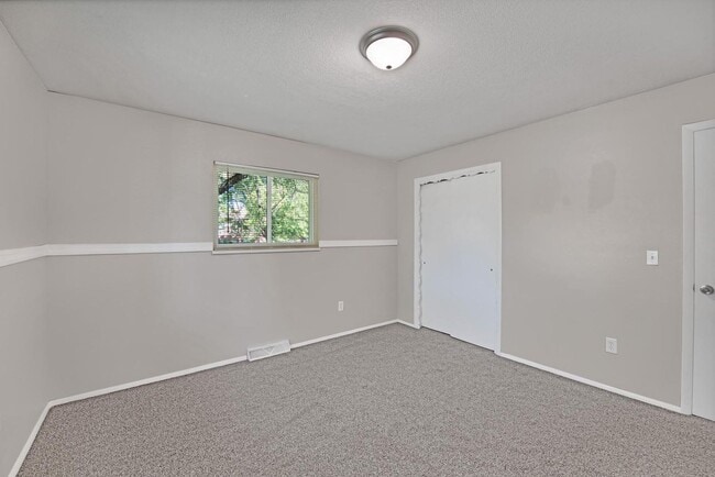Building Photo - Spacious 5-Bedroom Home in Paradise Hills ...