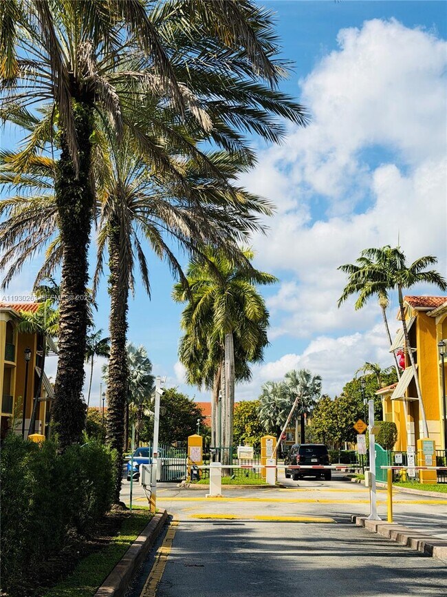 Building Photo - 7320 NW 114th Ave