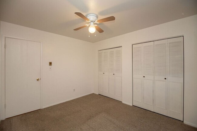 Building Photo - 3208 Spruce Dr