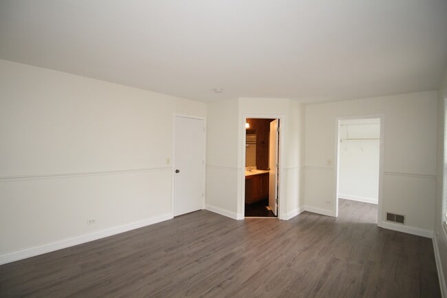 Building Photo - 2835 Cedar Glade Dr