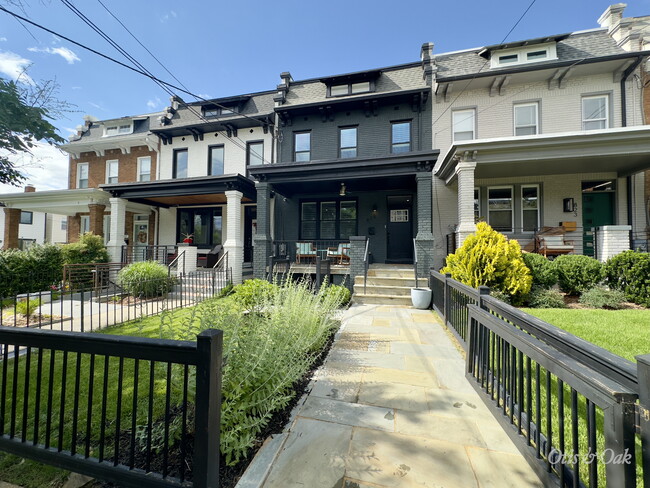 Primary Photo - 825 Emerson St NW