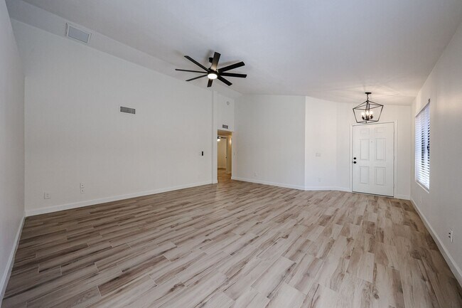 Building Photo - Beautifully renovated 3 bedroom 2 bathroom...