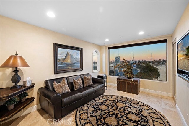 Building Photo - 900 E Balboa Blvd