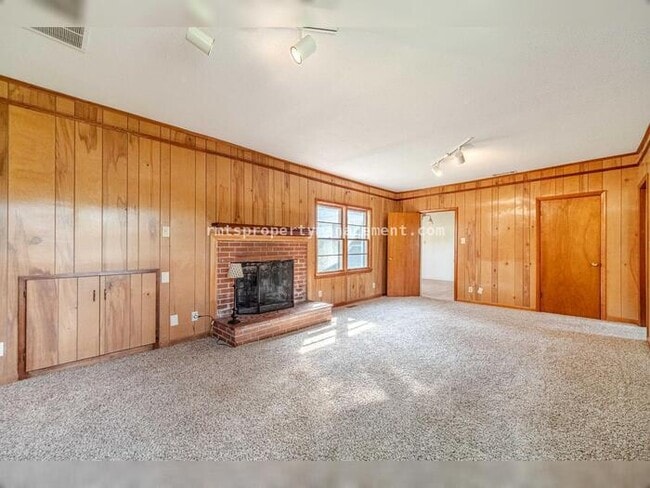 Building Photo - 7680 Jefferson River Rd