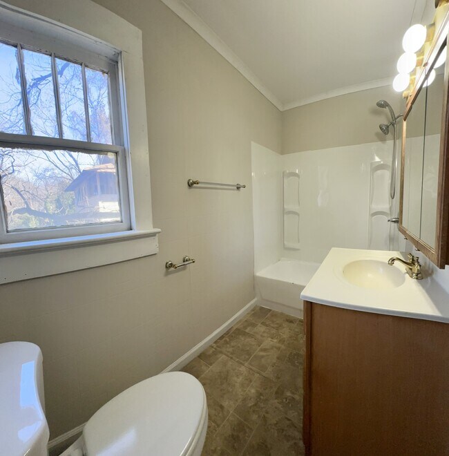 Building Photo - 4028 40th Ave N