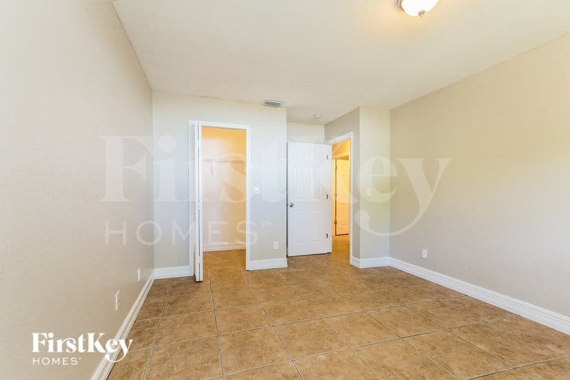 Building Photo - 713 McKinley Ave