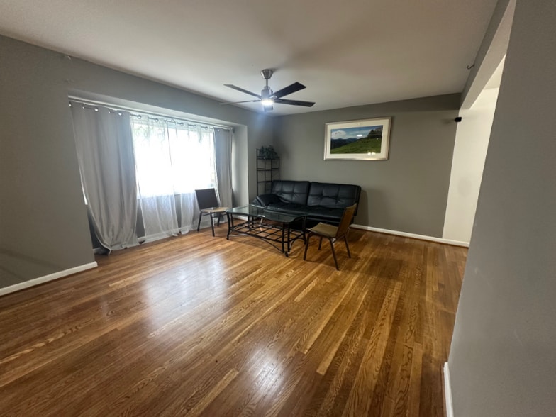 Building Photo - 1608 Jarvis Ave