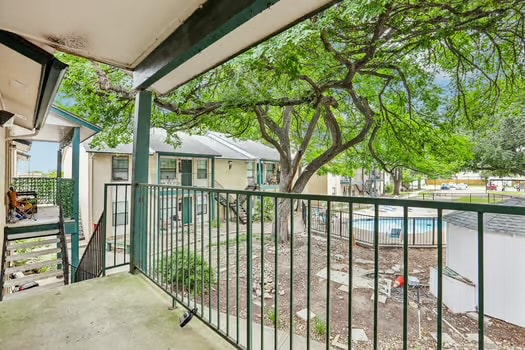 Building Photo - 1624 Aquarena Springs Dr