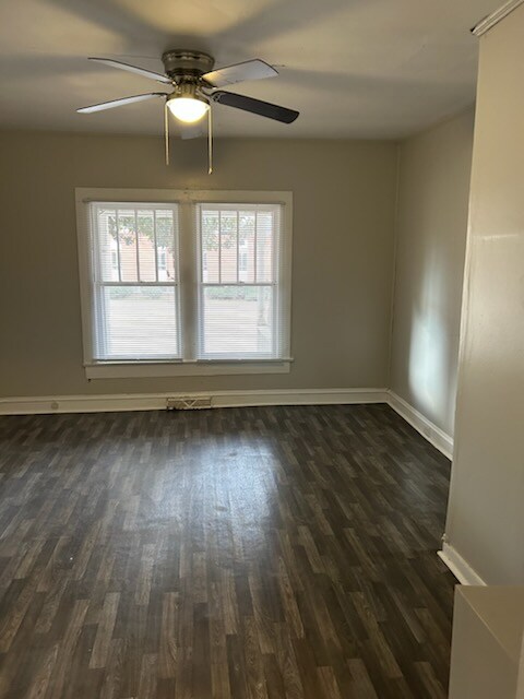 Building Photo - 927 S Jackson St