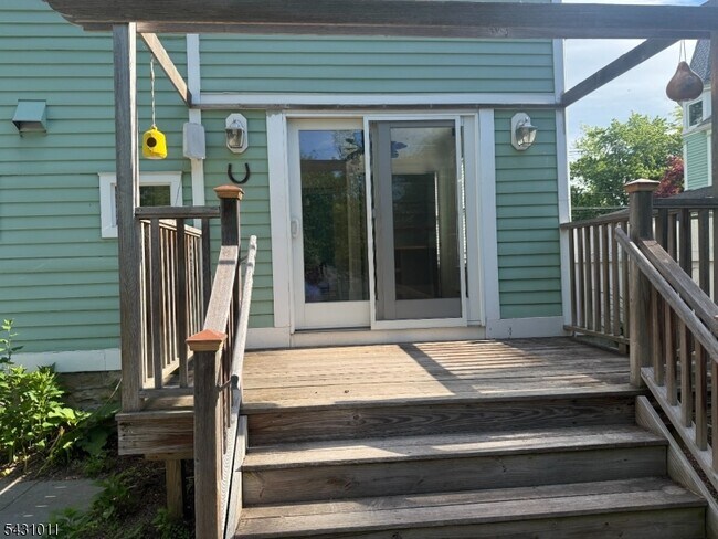 Building Photo - 96 High St