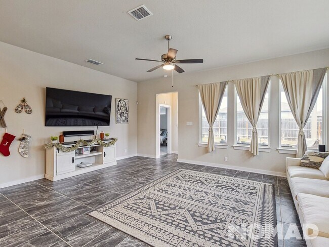 Building Photo - Updated 4-Bed, 3-Bath Home in Creekside – ...
