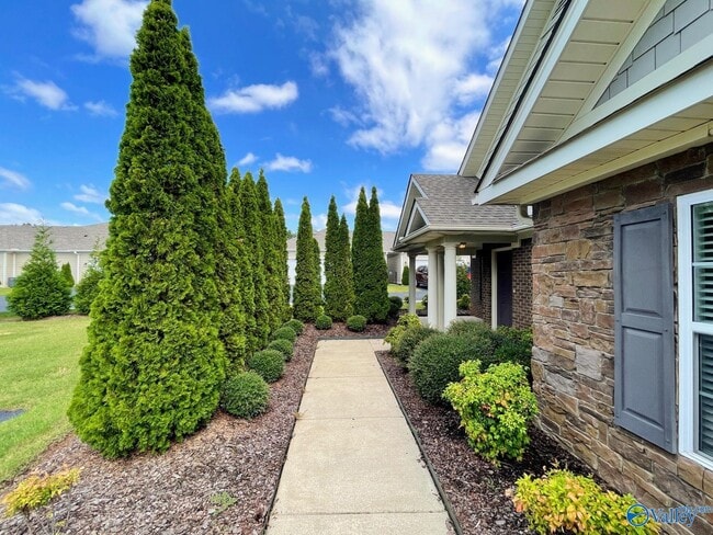 Building Photo - 57 NW Moore Farm Cir