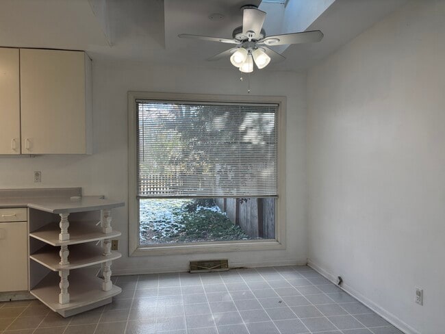 Building Photo - 6506 Putnam Rd