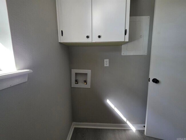 Building Photo - 216 Windhill Dr