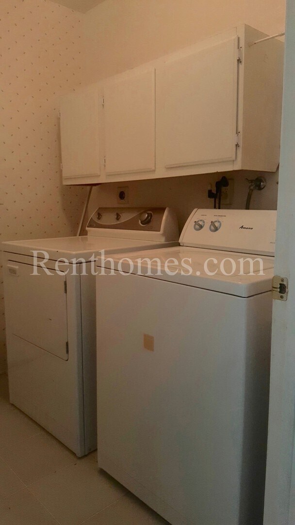 Building Photo - 10019 Knight Dr