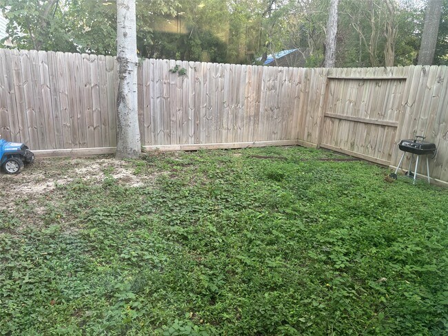 Building Photo - 6831 Paris St