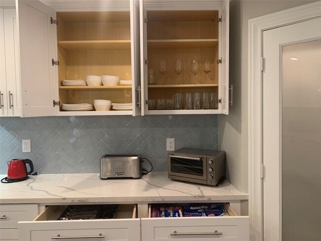 Building Photo - 2401 McClendon St