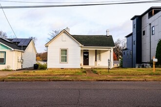 Building Photo - NOW AVAILABLE!!!  Charming, Renovated 2 Bed, 1 Bath East Nashville Home, Minutes to Five Points &...